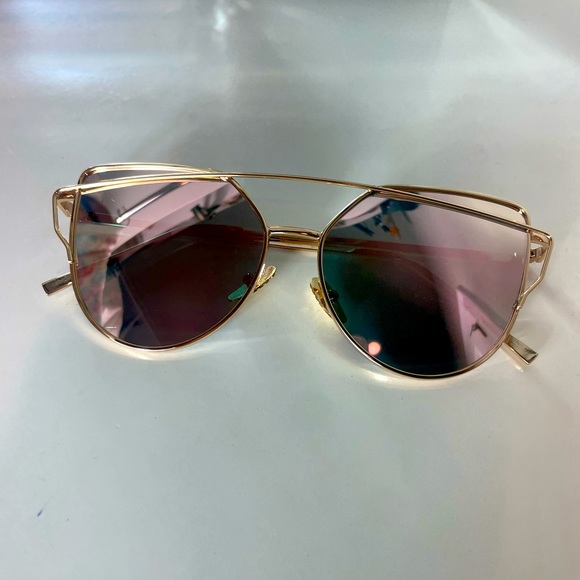 Rose & Gold Sunglasses - Picture 1 of 2